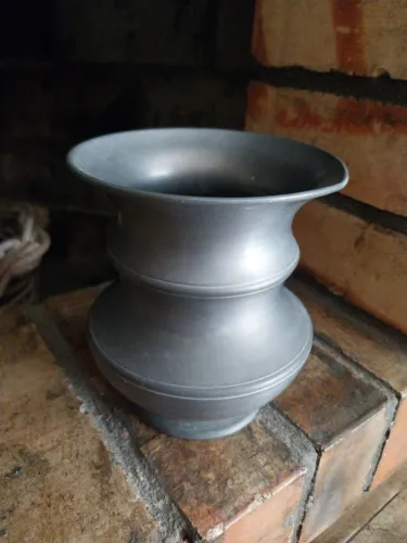 Peça/Vaso antigo em metal