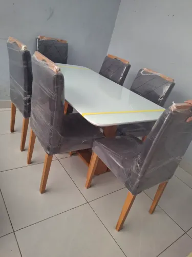 Conjunto de mesa 6 lugares em madeira tampo em MDF e vidro
