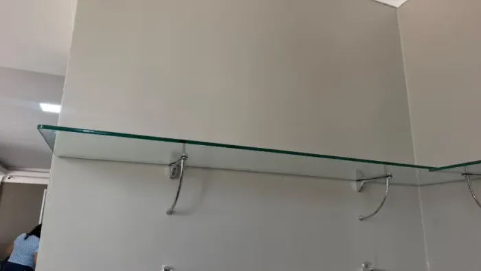 PRATELEIRAS DE VIDRO 10 MM COM SUPORTE 1,30 x 0,30 m