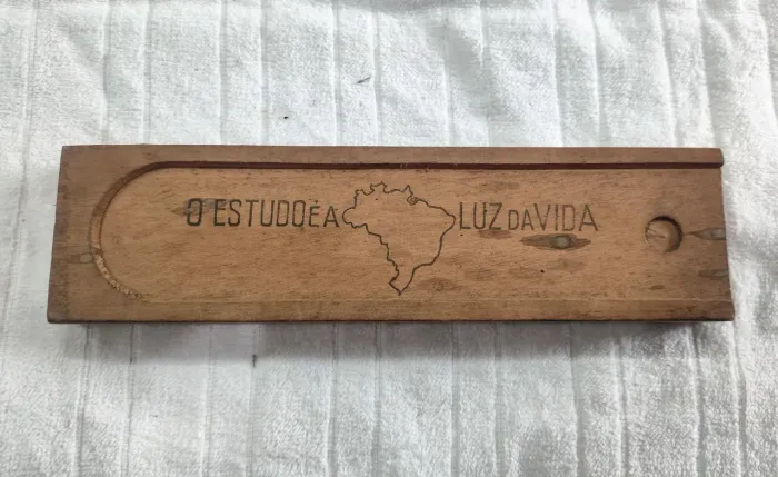 Estojo de madeira antigo 