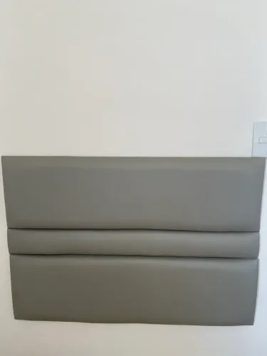 Cama em MDF com auxiliar e duas gavetas e a cabeceira.