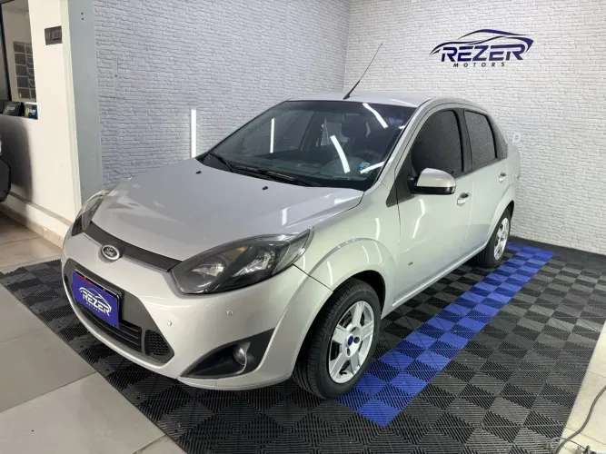 Ford Fiesta Sedan SE 1.6 8V Flex 4P 2014