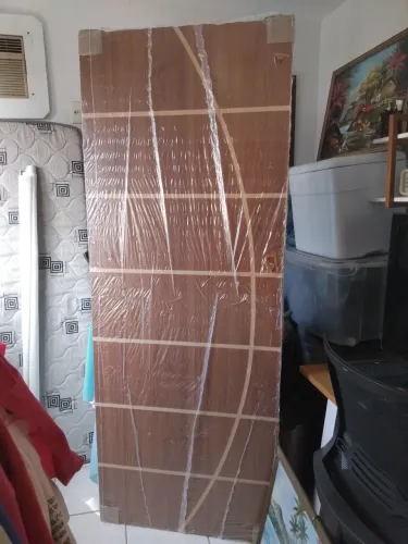 Porta pra sala oitenta de largura e dois dez de comprimento 