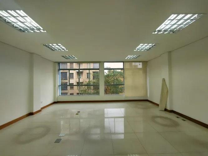 CJ. COMERCIAL, REFORMADO, LADO METRÔ, TERMINAL DE ÔNIBUS, "OAB", AV BRIG.L.ANTÔNIO-BELA VI