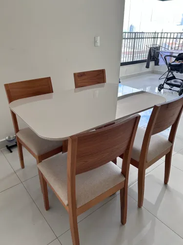 Mesa laqueada offwhite + 4 cadeiras madeira maciça | apenas 3 meses de uso