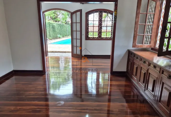 Sobrado para Alugar no bairro Vila Albertina com 3 dormitórios e 238 m² de área útil