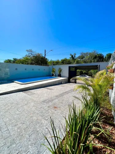 Aluguel de casa com piscina.