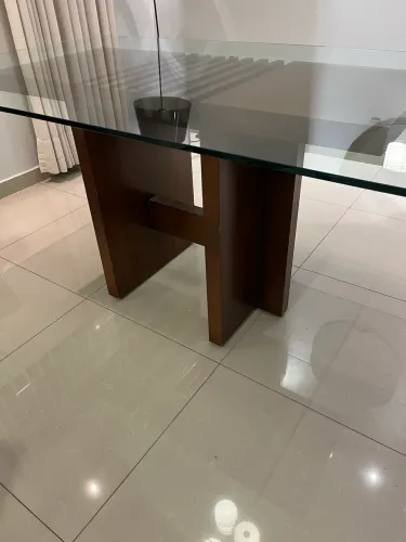 Mesa de jantar de vidro com pé de madeira maciça 1:80 x100