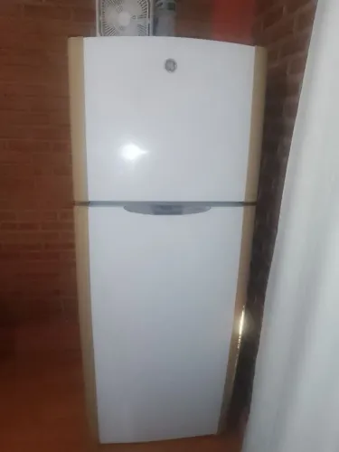 vendo geladeira com defeito somente faltand colocar gas