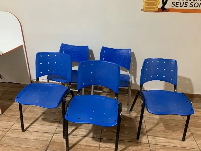 Cadeiras plásticas