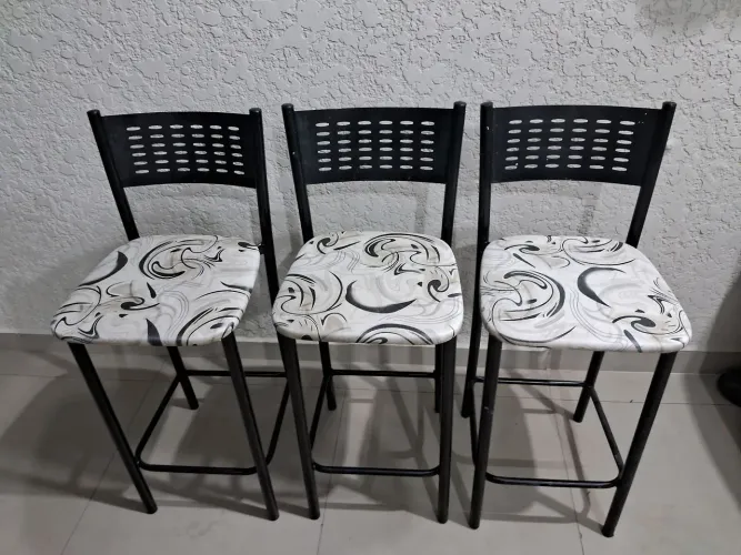 Banquete alta metal com estofado