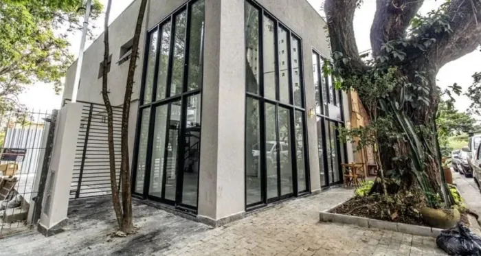 LOJA CHARMOSA NA VILA MADALENA
