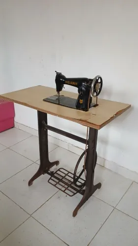 Máquina de costura marca Elgin.Não faço entrega.