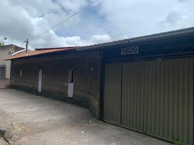 Casa linear 3 quartos com quintal grande no Cerâmica Juiz de Fora - MG