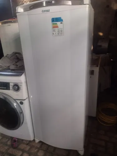 Geladeira e máquina de lavar roupa