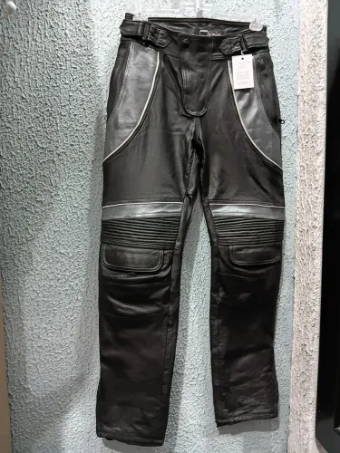 Calça de motoqueiro