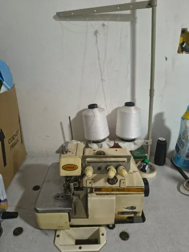 Máquina de overloque industrial Lumak