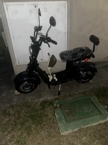 Vendo moto elétrica V11 quase 0