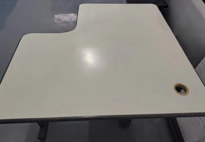 Mesa de escritório de canto novinha