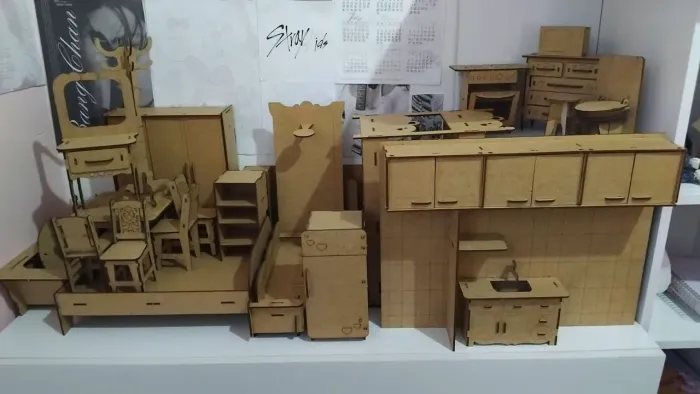 Kit completo de móveis em MDF para Barbie - R$ 120