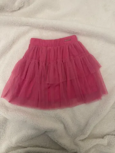 Sainha da moda no precinho! Saia de tule da MOMI no tamanho 4. Tem shortinho por baixo.