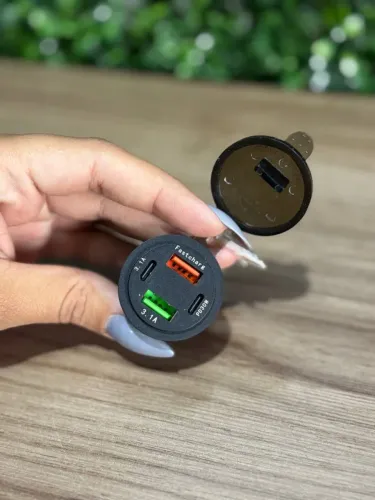 Carregador Veicular Embutido com Entrada Tipo C e USB