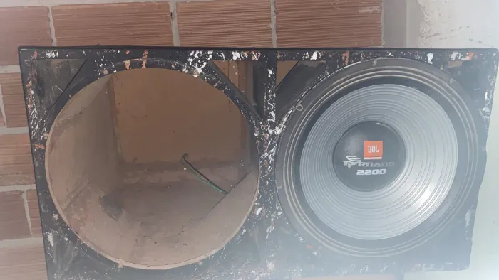 É só caixa pra 2 grave de 18