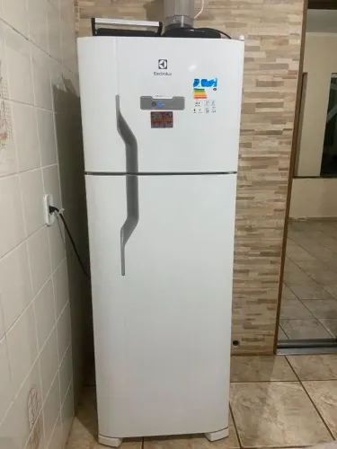 Geladeira eletrolux 310 litros