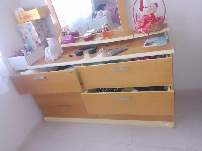 Vende-se uma linda penteadeira em perfeito estado