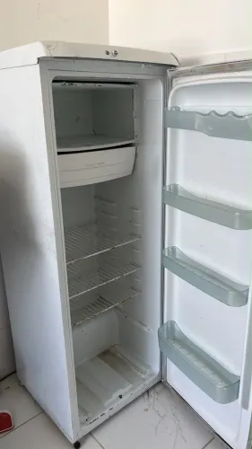 Geladeira (colocar o gás )
