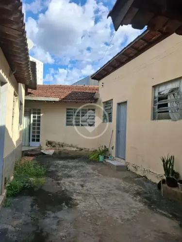 Casa grande com 3 barracões de aluguel, no setor Aeroporto. codigo: 285253
