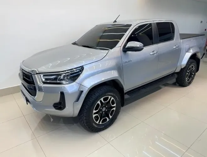 Toyota Hilux CD SRX Plus 4X4 2.8 TDI Die. Aut. 2024