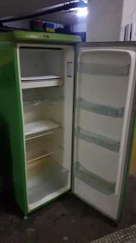 Geladeira Eletrolux 220L
