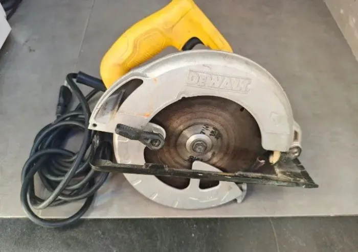 Serra circular Dewalt 7