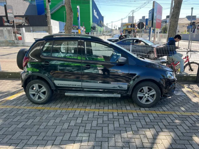 Volkswagen Crossfox 1.6 MI Total Flex 8V 5P 2012