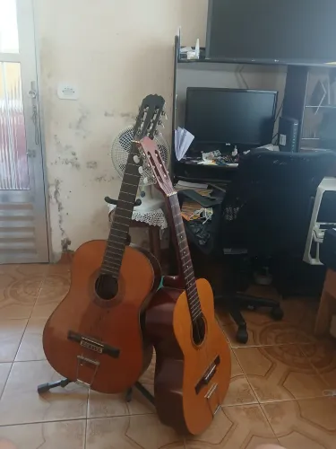 Vende-se 2 violão, Eagles e trovador.