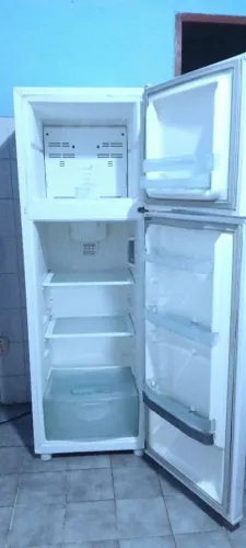 Geladeira Cônsul Duplex Frost Free digital 330Lts Seminova, nenhuma Maresia R$1.150, urg