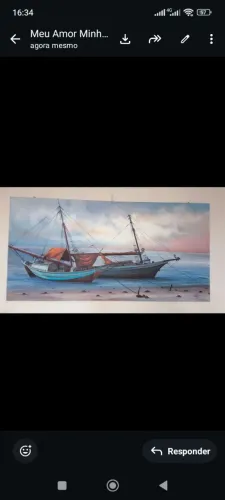 Belíssimo quadro decorativo retratando barcos de pesca em um cenário marinho sereno.