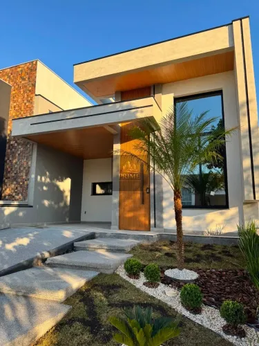 Casa com piscina e sistema de energia solar no bairro Jardim Residencial Villagio Ipanema