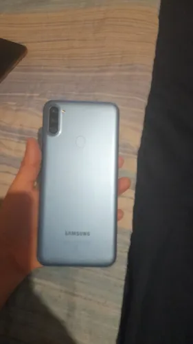 Samsung Galaxy A11 funcionando - tela quebrada