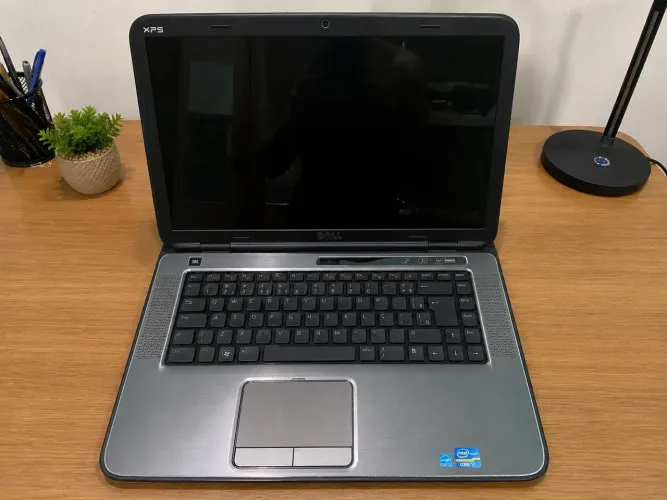 Notebook Dell i7 8gb de RAM 256gb de SSD 15 Nvidea GeForce GT525m 2gb