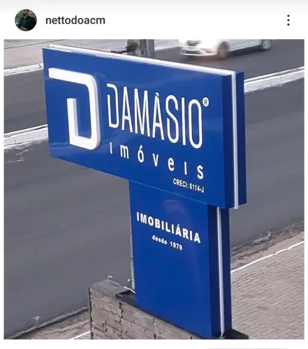 Totem, placas e letras em ACM