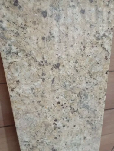 Soleira de Granito, Amarelo Icaraí
