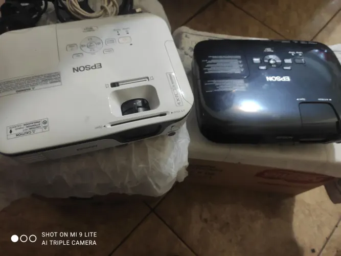Dois projetores EPSON 