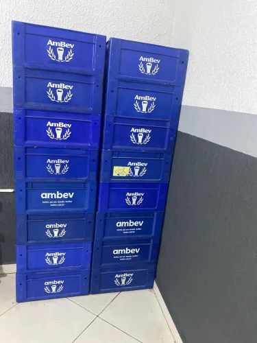 Vendo caixa de garrafa de cerveja 16 caixas