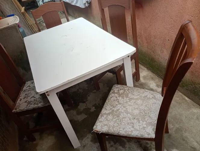 Vendo mesa pequenas avarias