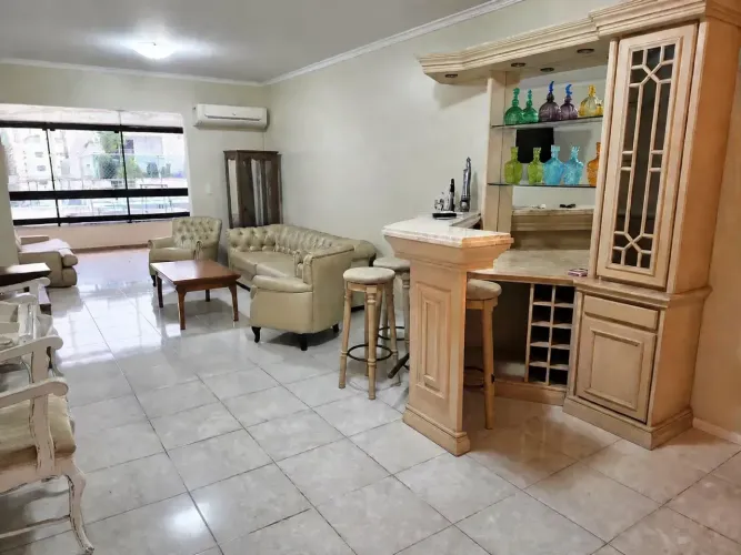 Imóvel para aluguel possui 160 metros quadrados com 3 quartos em Centro - Balneário Cambor