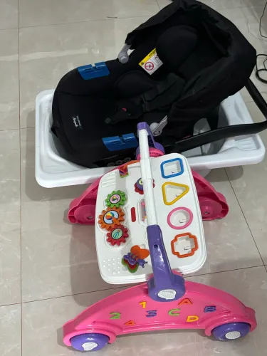 Banheira e bebê conforto seminovo