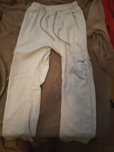 Calça cargo bege em modelo solto estilo streetwear Original Polo Wear