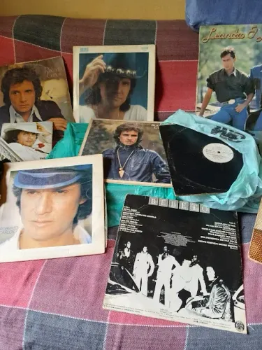 Vendo diversos vinis e compacto